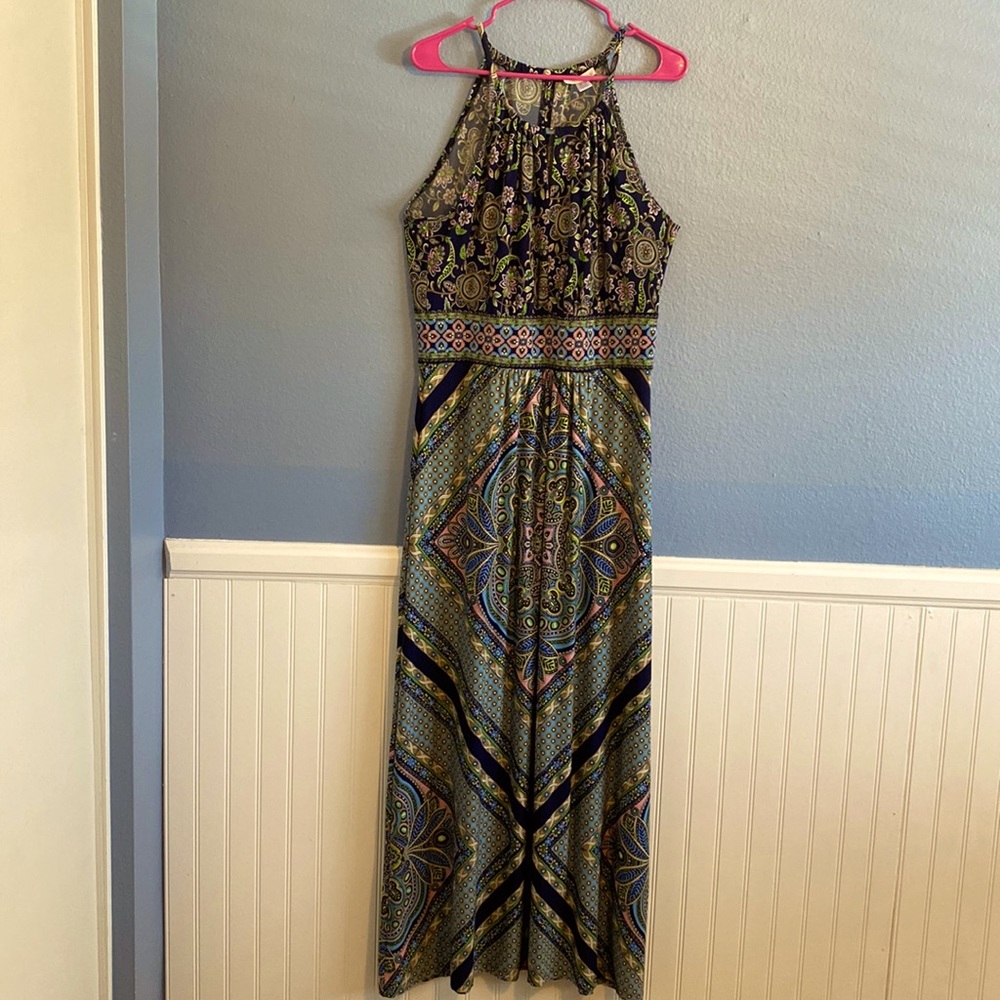 Summer maxi dress sleeveless. Design: blue, green & pink